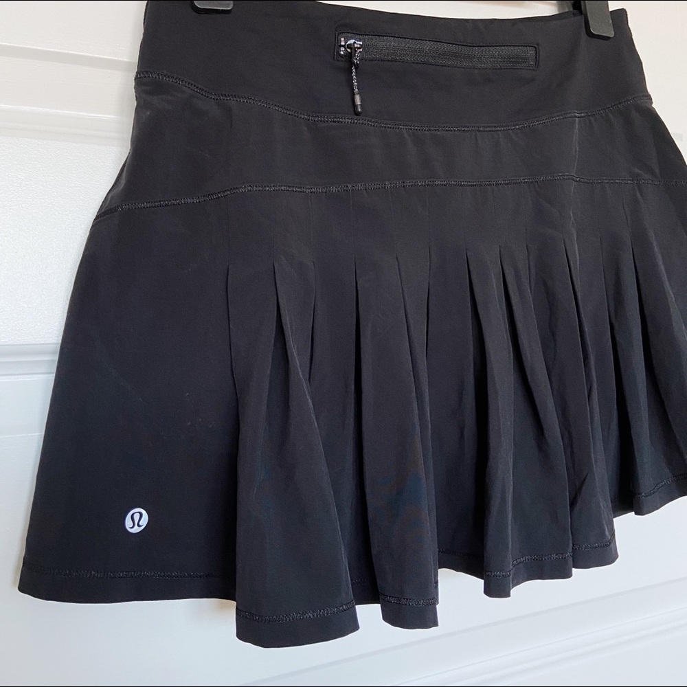 Lululemon black pleated skirt